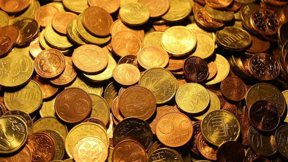 Euro volta a subir e segue na barreira dos 1,16 dólares