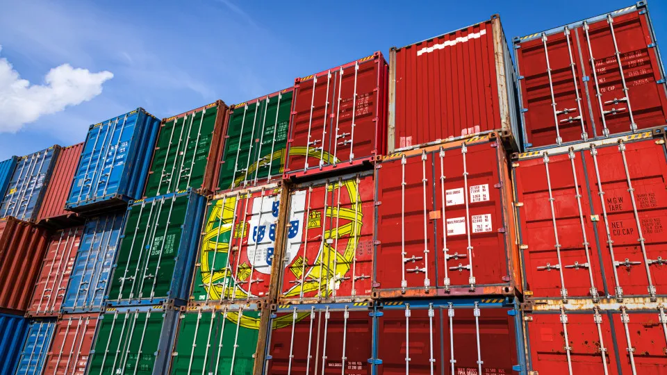 Exportações caíram 0,1% e importações subiram 5,2% no 3.º