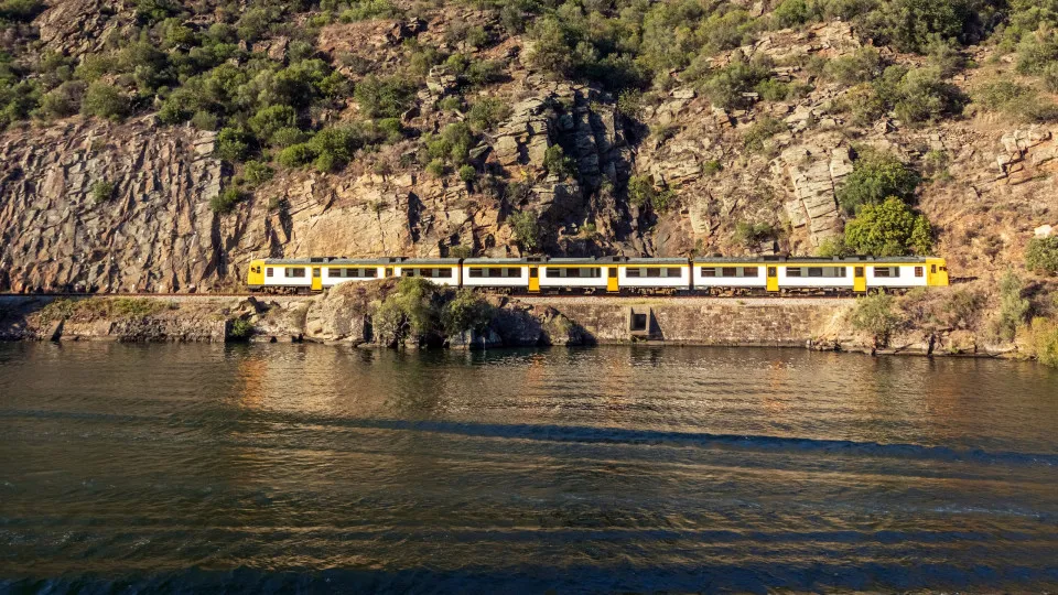 Linha do Douro vai fechar 5 meses para obras. Estas são as