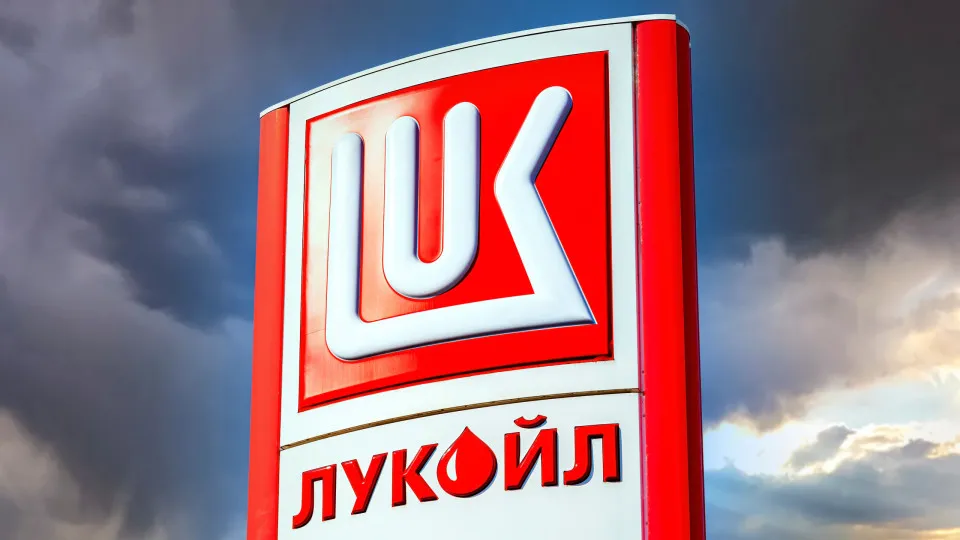 Lukoil vende ativos no estrangeiro em resposta as sanções