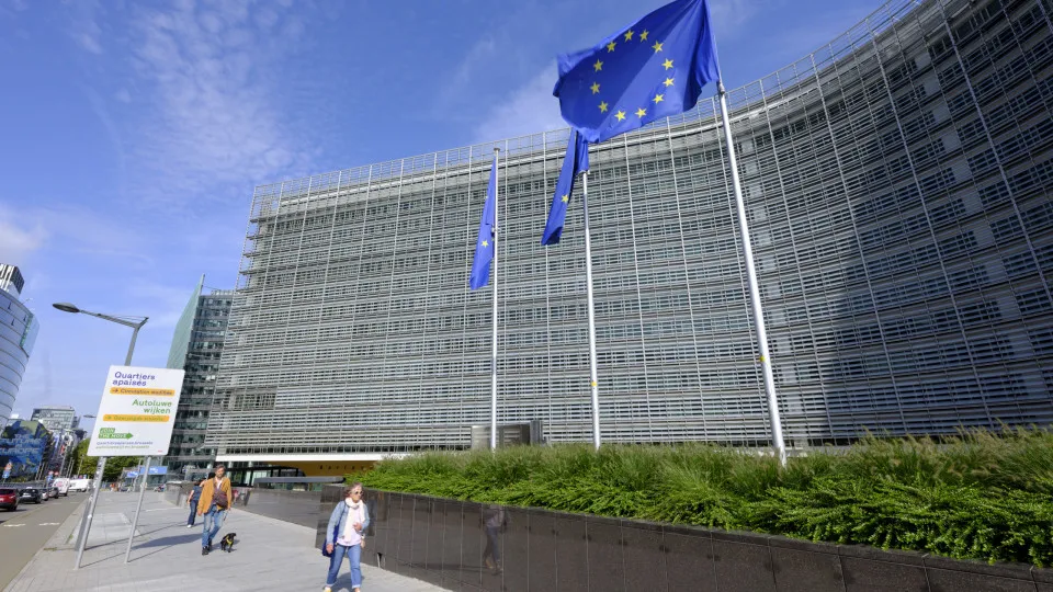 "Oportunidade estratégica": Bruxelas saúda avanço do BCE no