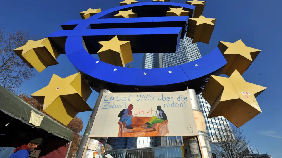 PIB do euro avança 1,3% no 3.º trimestre face a 2024