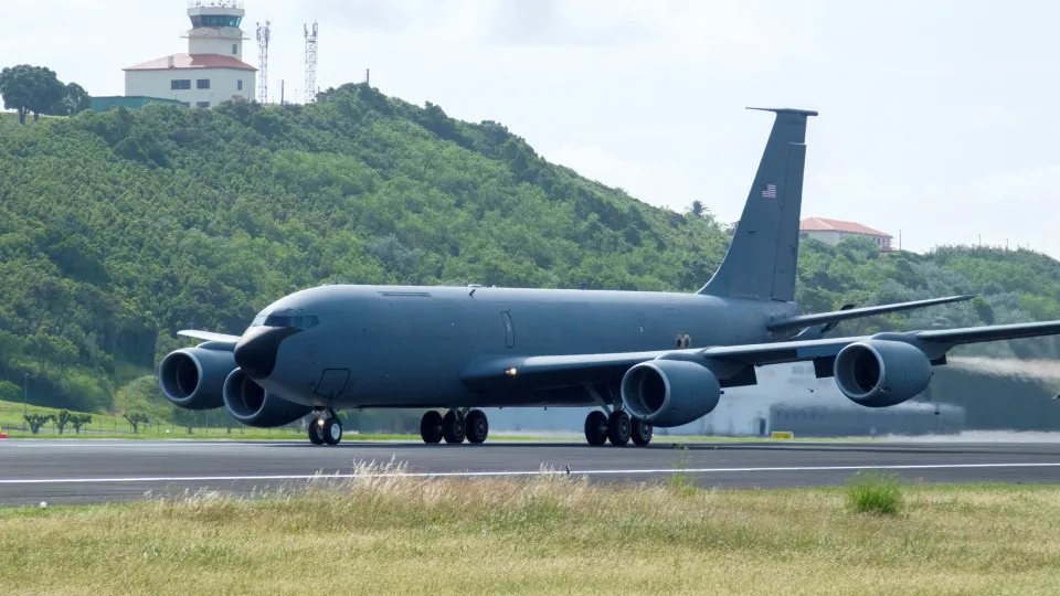 Salários em atraso na Base das Lajes levam trabalhadores a
