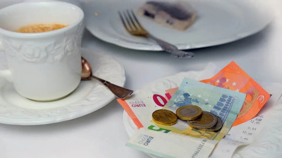 Valor das gorjetas declaradas ao Fisco duplicou: É