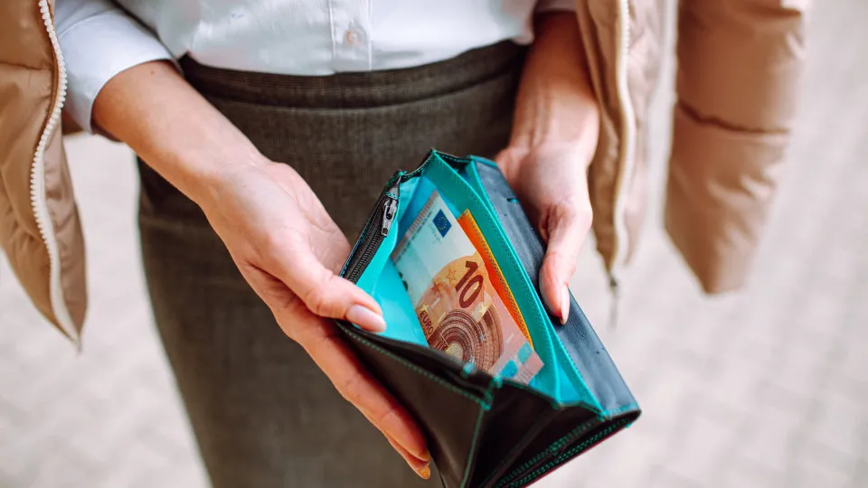 Abrem cordões à bolsa? Portugueses vão gastar mais nesta