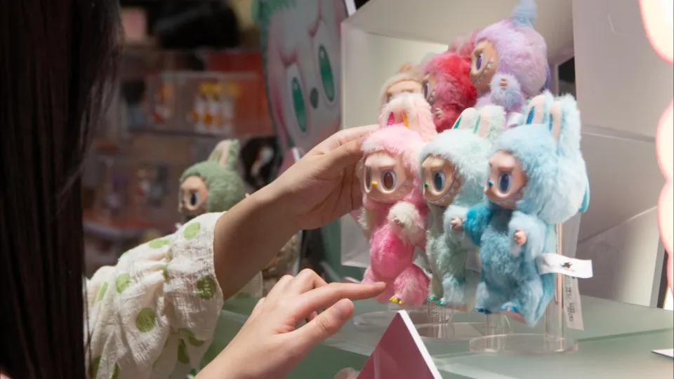 Ações da Pop Mart, fabricante das figuras Labubu, caem 10,8%