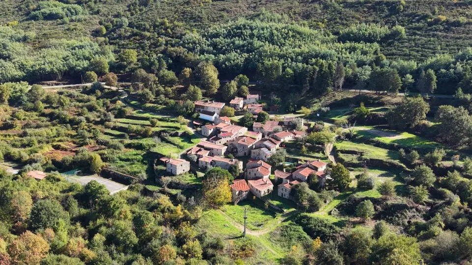 Aldeia de Póvoa Dão em Viseu em leilão. Preço base de quase