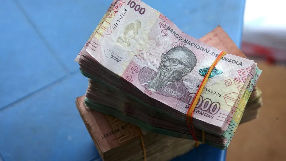 Angola com 1.500 infrações no pagamento do salário mínimo em