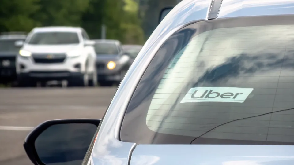 Após críticas, Uber nega redução de tarifas mas admite