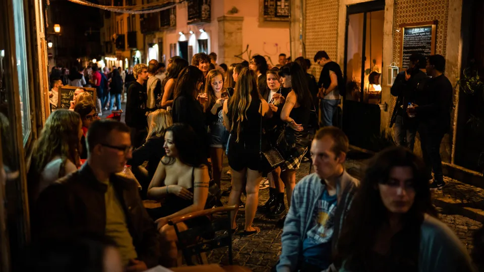 Bairro Alto com sistema de reutilização de copos a partir de