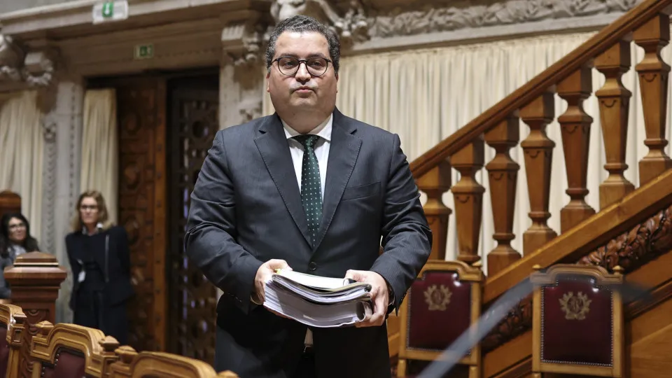 Baixos salários em Portugal devem-se a economia ser "menos a