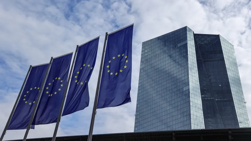 Bruxelas justifica défice com "estimativas mais prudentes"