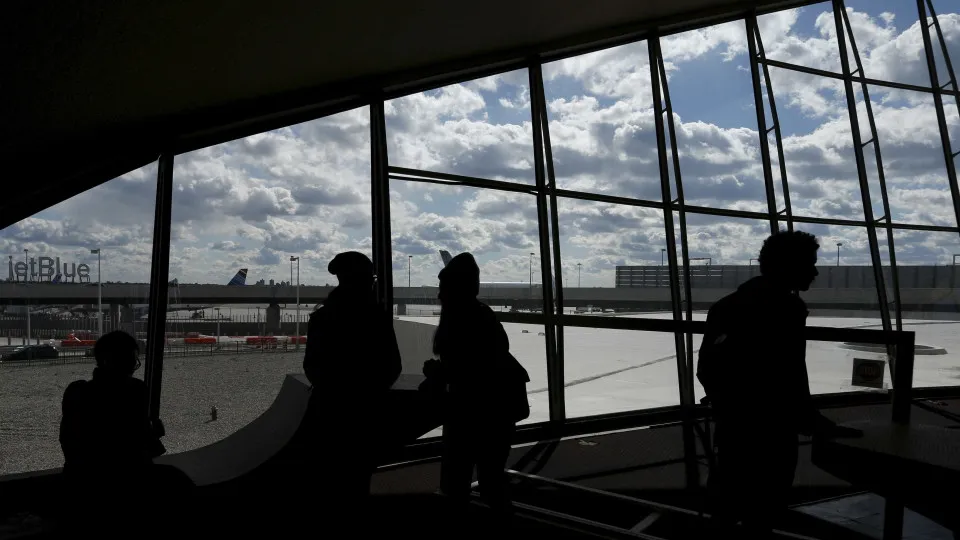 Cancelamento de voos nos EUA afeta milhares de passageiros