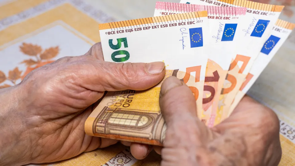 Certificados de Aforro rendem mais este mês: Taxa de juro
