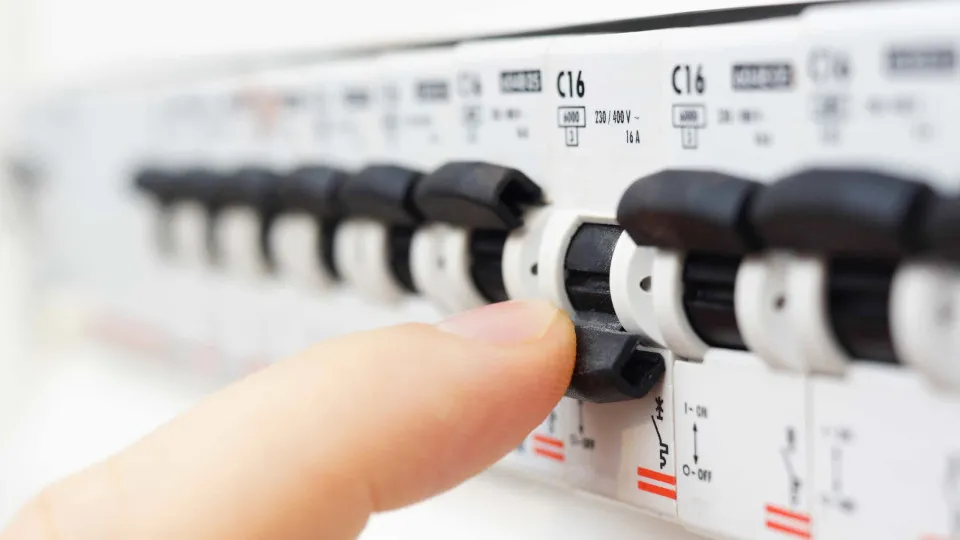 Clientes no mercado livre de eletricidade sobem 2% e consumo