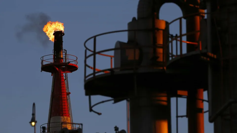 Cotação do Brent para entrega em dezembro baixa 0,08% para