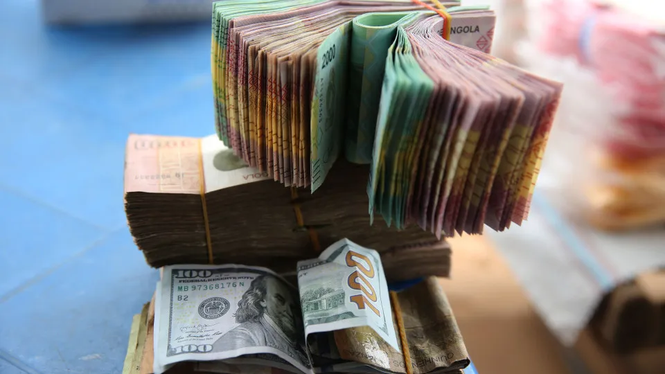 Crédito à economia angolana cresce para oito mil milhões de