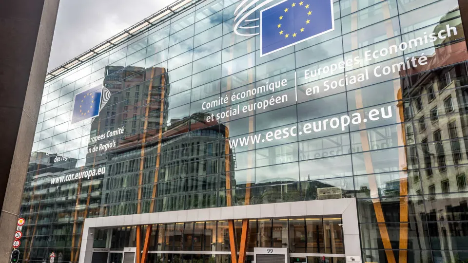 Democracia europeia "é frágil" e abordagem tem de ser focada
