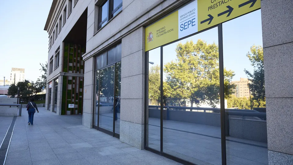Desemprego em Espanha aumentou ligeiramente nos últimos três