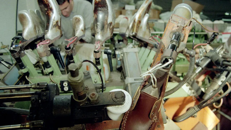 Exportações de calçado crescem 3,8% em volume e 2,1% em
