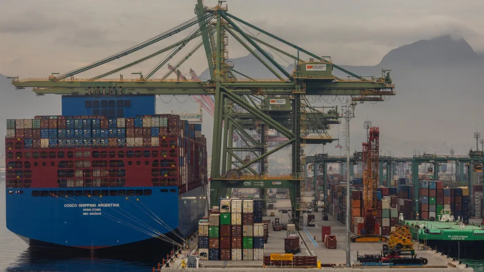 Exportações sobem 1,9% e importações 6,5% até setembro