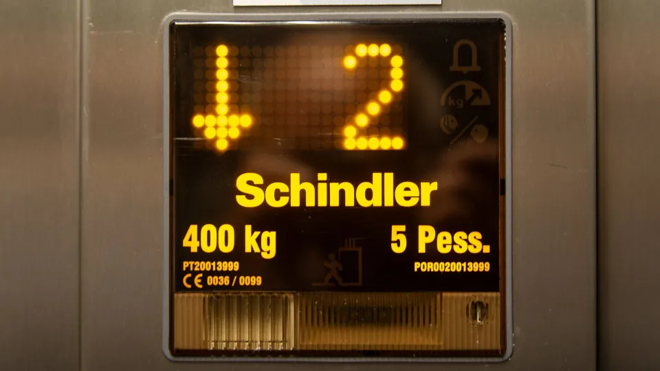 Fabricante suíço de elevadores Schindler suprime 1.200