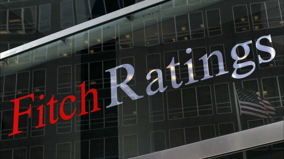 Fitch sobe 'rating' da dívida sénior do BCP para 'BBB+'