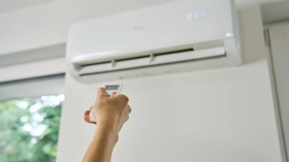 Frio a apertar? Oito dicas para poupar energia com o ar