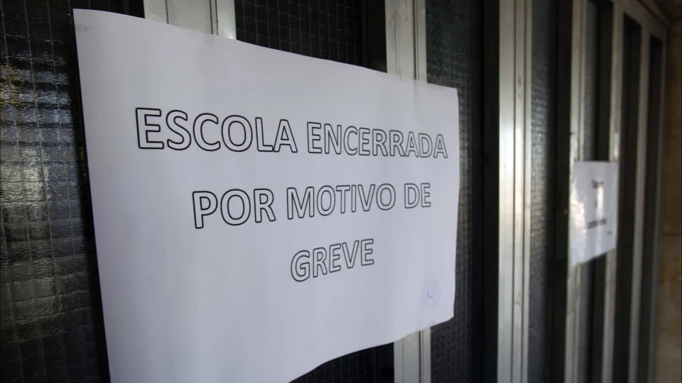 Função pública em greve na 6.ª-feira. Saúde e educação com