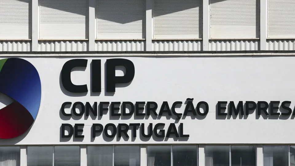 Governo cede "a título temporário" do Palácio da Horta Seca