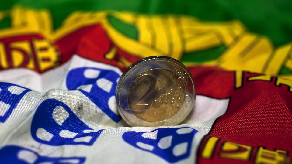 Governo mantém meta da dívida em 90,2% do PIB após subida no