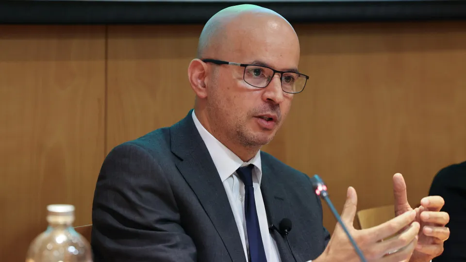 João Leão pede equilíbrio entre controlo da despesa e