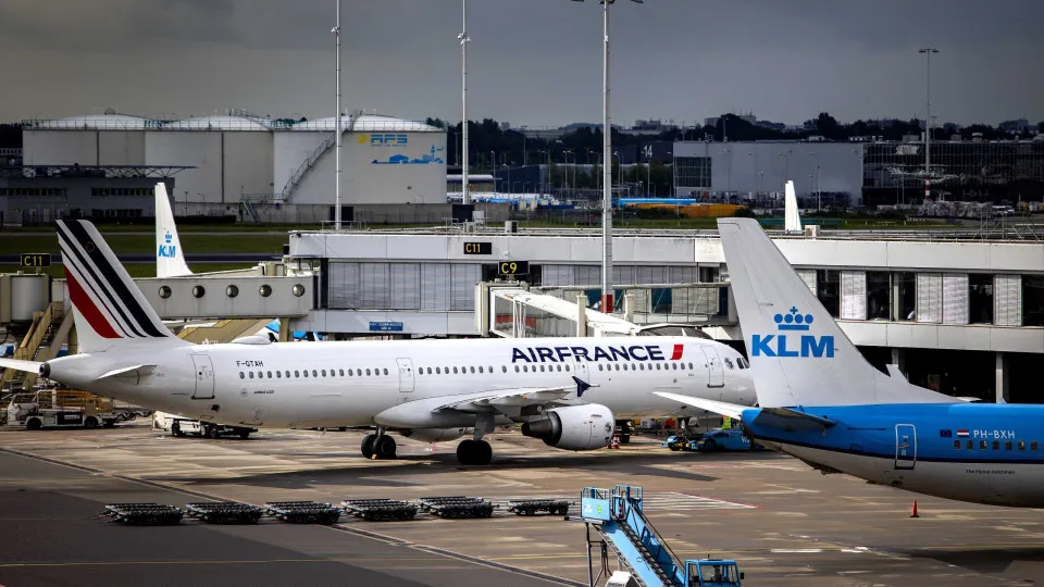 Lucro da Air France-KLM cai 7% para 768 milhões no 3.º