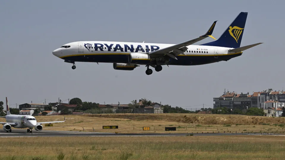 Lucro da Ryanair sobe 42% no semestre fiscal e ultrapassa