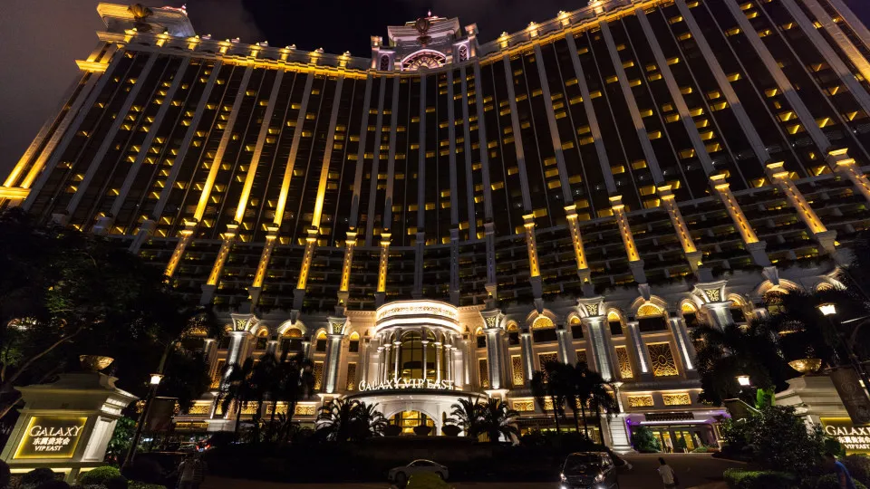 Lucros da operadora de jogo em Macau Galaxy sobem 14% entre
