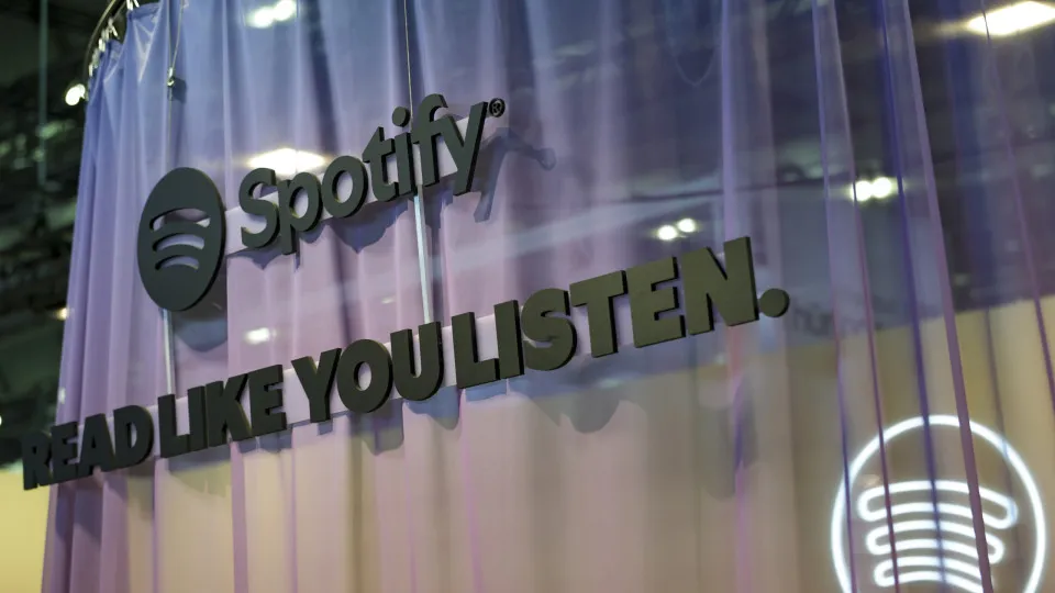 Lucros da sueca Spotify quase triplicam para 899 milhões de