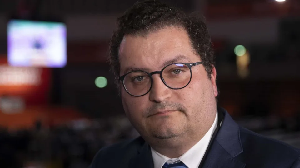 Ministro: Número de funcionários públicos "não pode
