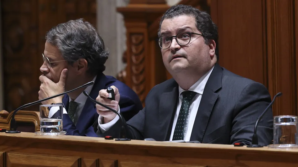 Ministro diz que proposta do PS para aumento de pensões é