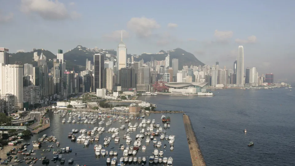 Operadora em Macau culpa fecho de casinos-satélite por queda