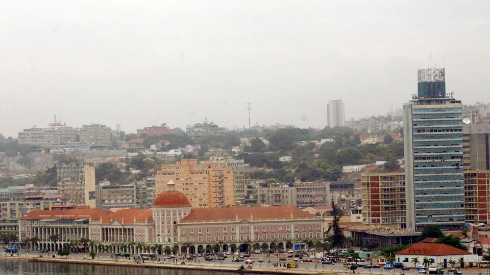 Oxford Economics vê taxa de juro em Angola a descer para 14%