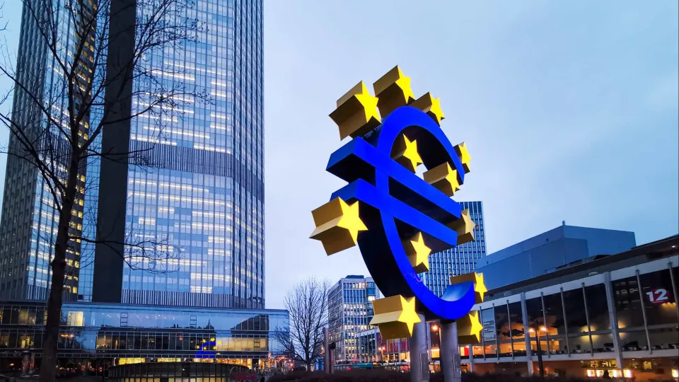 PIB do euro crescerá mais do que esperado em reação às
