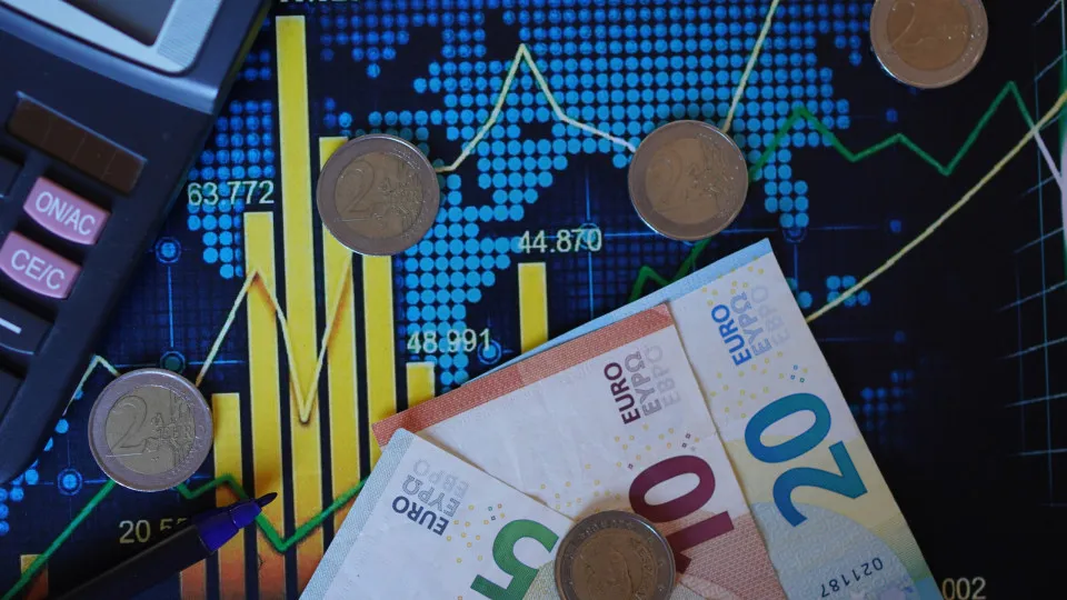 Peritos da UE querem fim da financeirização da habitação (e