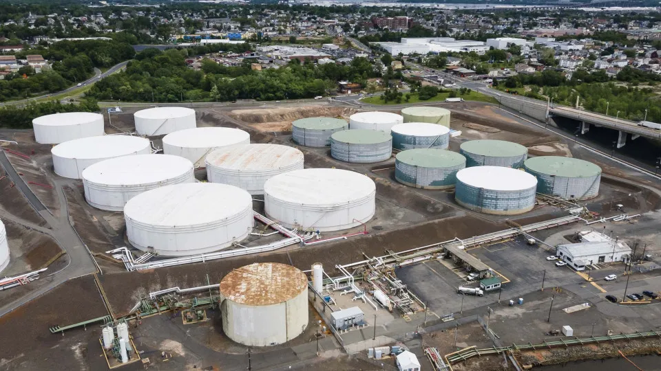 Preços do petróleo aceleram subida após sanções dos EUA