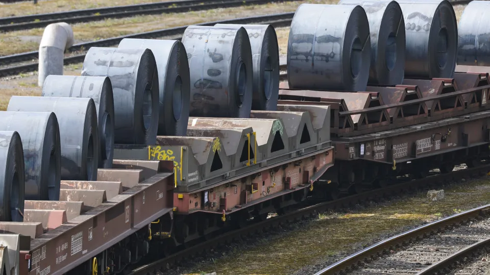 Preços na produção industrial descem 2,8% em outubro