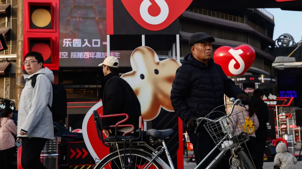 Preços no consumidor na China sobem em outubro pela 1.ª vez