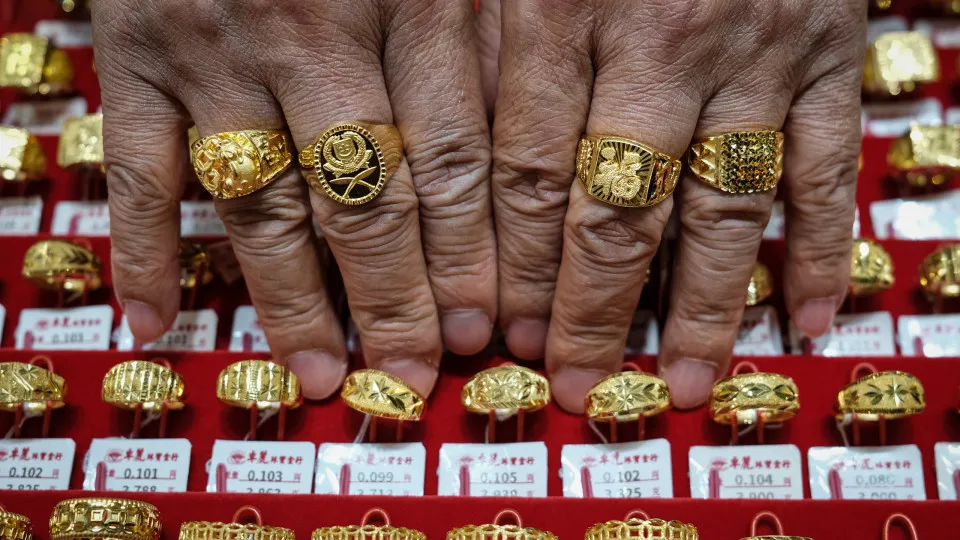 Quem vê quilates não vê corações, ou como a tradição do ouro