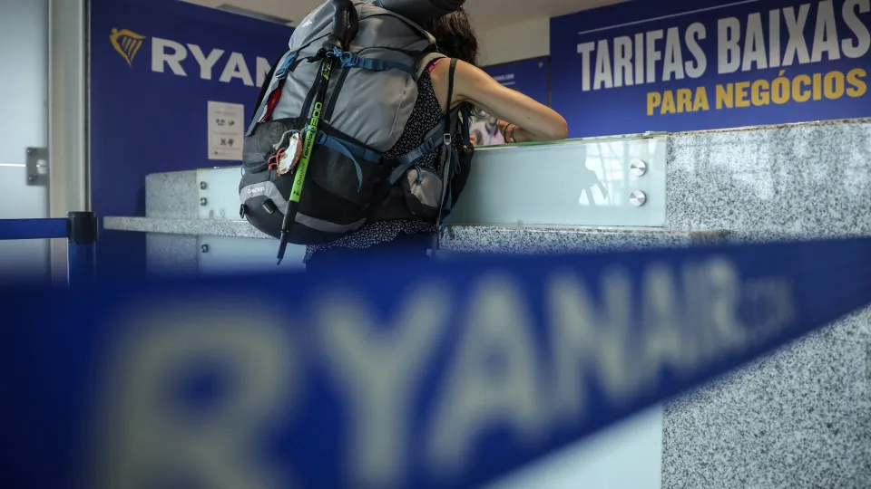 Ryanair deve abster-se de impedir embarques com cartões