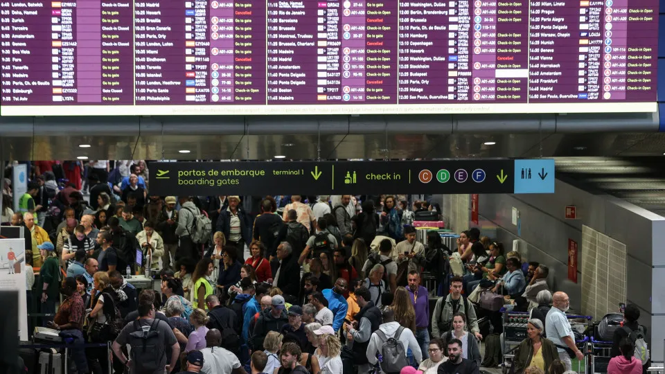 Ryanair pede ao Governo que evite filas "assustadoras" no