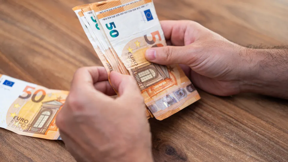 Salário de outubro já não cai na conta tão recheado. Perceba