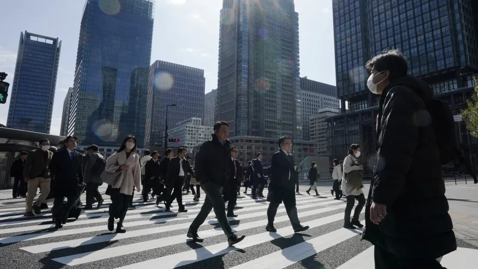Salários reais no Japão caem pelo nono mês consecutivo face